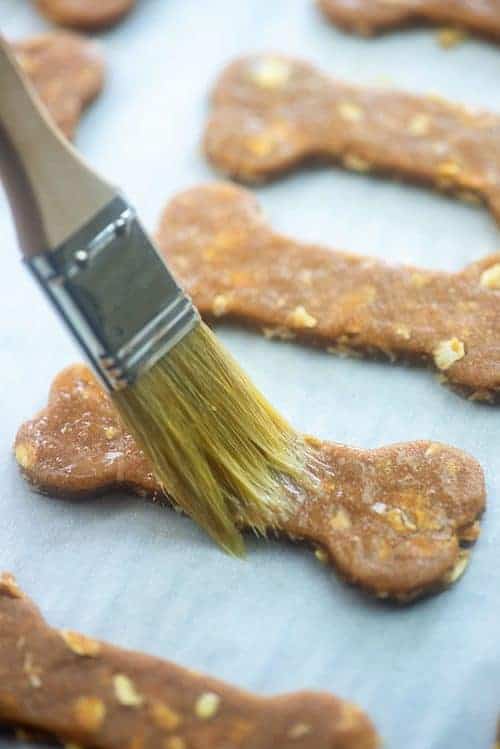 brush peanut butter dog treats with egg whites