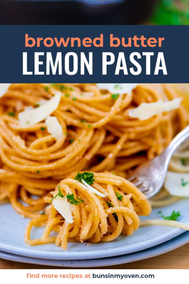 Lemon garlic spaghetti on fork.