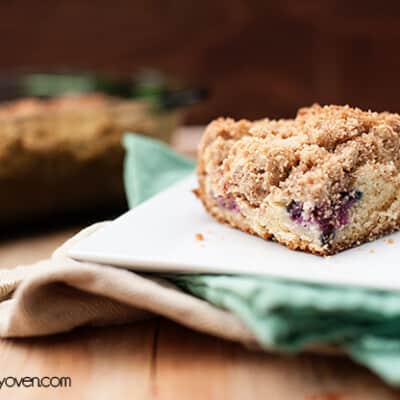 A coffee cake piece on a cloth napkin.