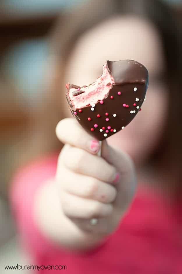 Chocolate Covered Peeps Hearts | What a fun and easy Valentine's Day treat! 