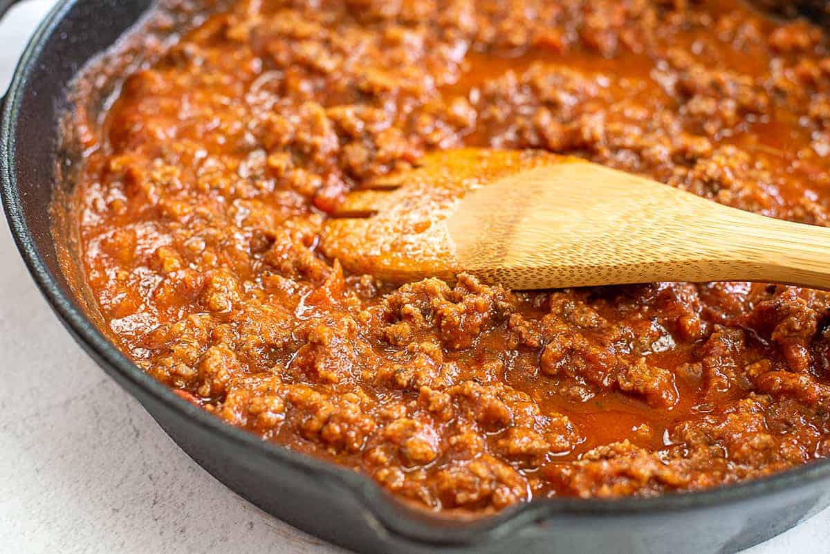 spaghetti sauce with beef in skillet.