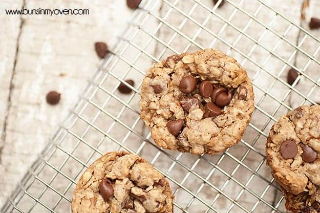 A wire cooling rack with oatmeal cookie cups on it.