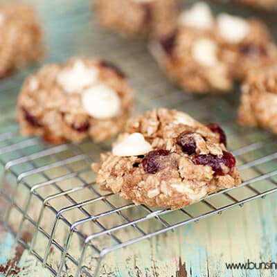 A wire cooling rack with breakfast raisin cookies.