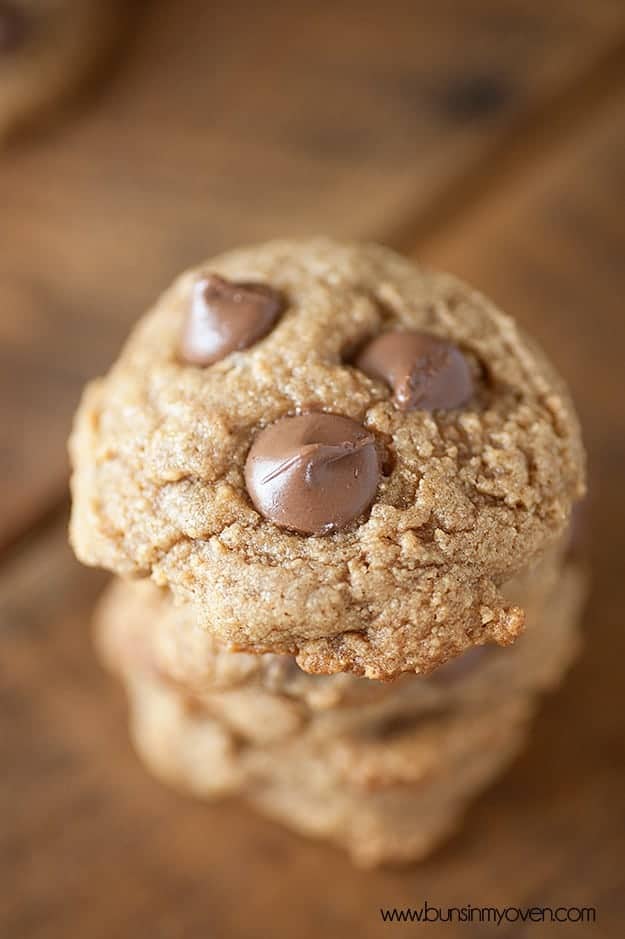 Chocolate Chip Graham Cracker Cookies - a cracker cookie? Yep, and it's delicious! 