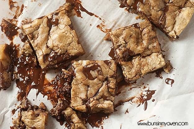 Dark Chocolate Browned Butter Cookie Bars - the softest, gooiest cookie bars with tons of melty chocolate! 