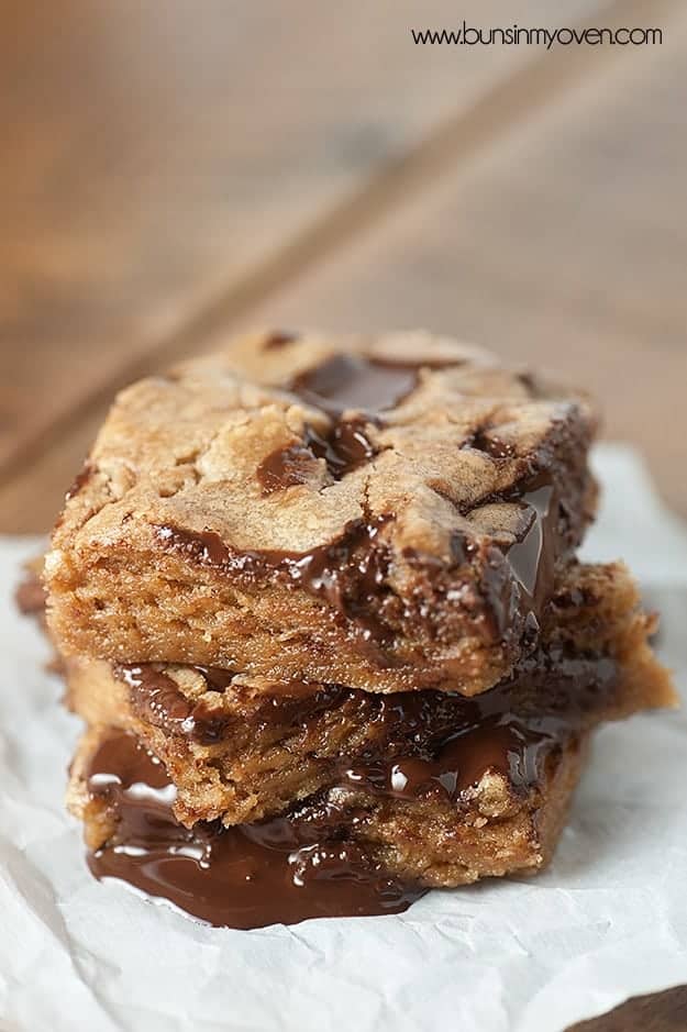 Dark Chocolate Browned Butter Cookie Bars - the softest, gooiest cookie bars with tons of melty chocolate! 