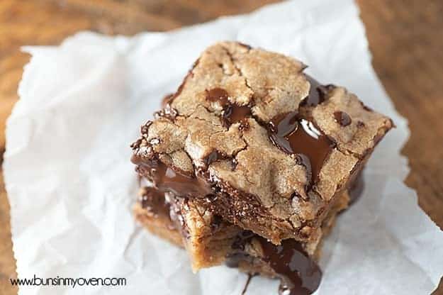 Dark Chocolate Browned Butter Cookie Bars - the softest, gooiest cookie bars with tons of melty chocolate! 