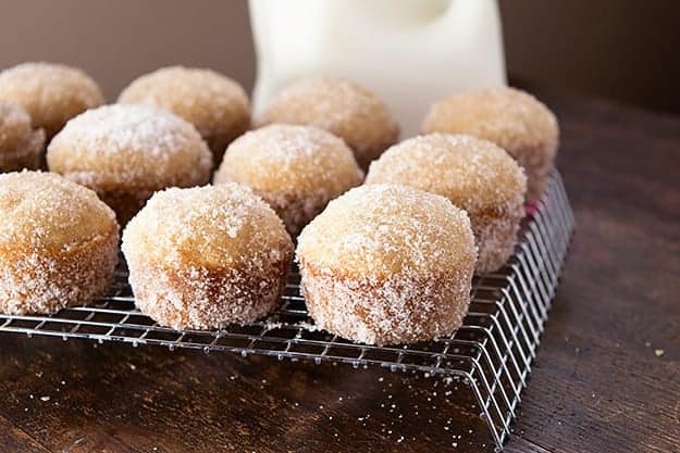 Easy baked donut muffins filled with applesauce for a perfect fall breakfast! taken with a Nikon d3300