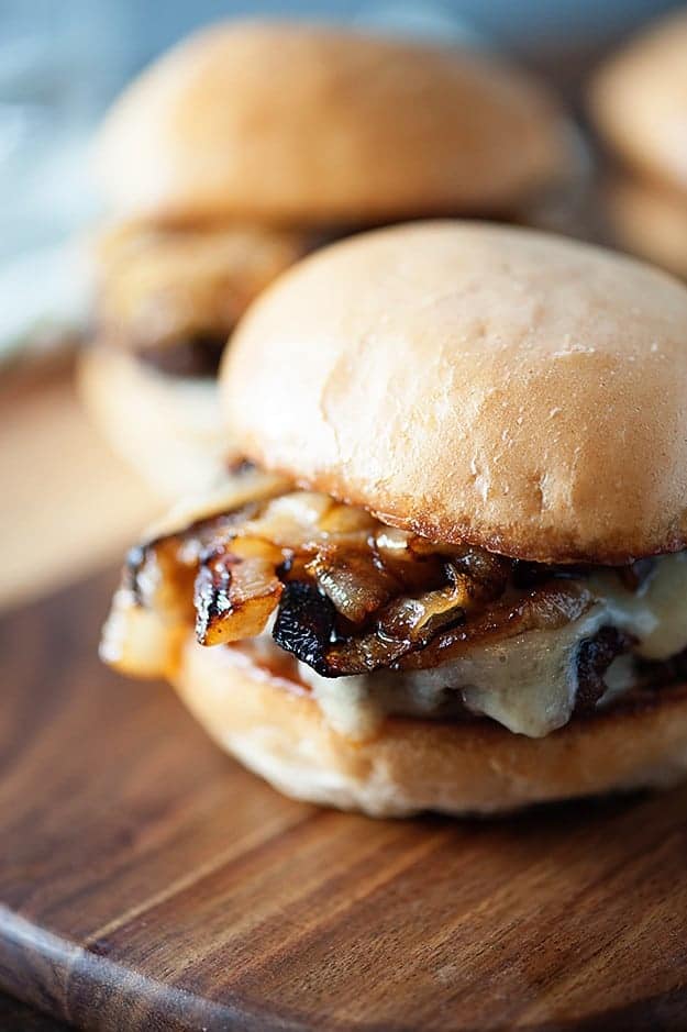 French Onion Soup Burgers - all the goodness of French Onion Soup in a cheesburger!