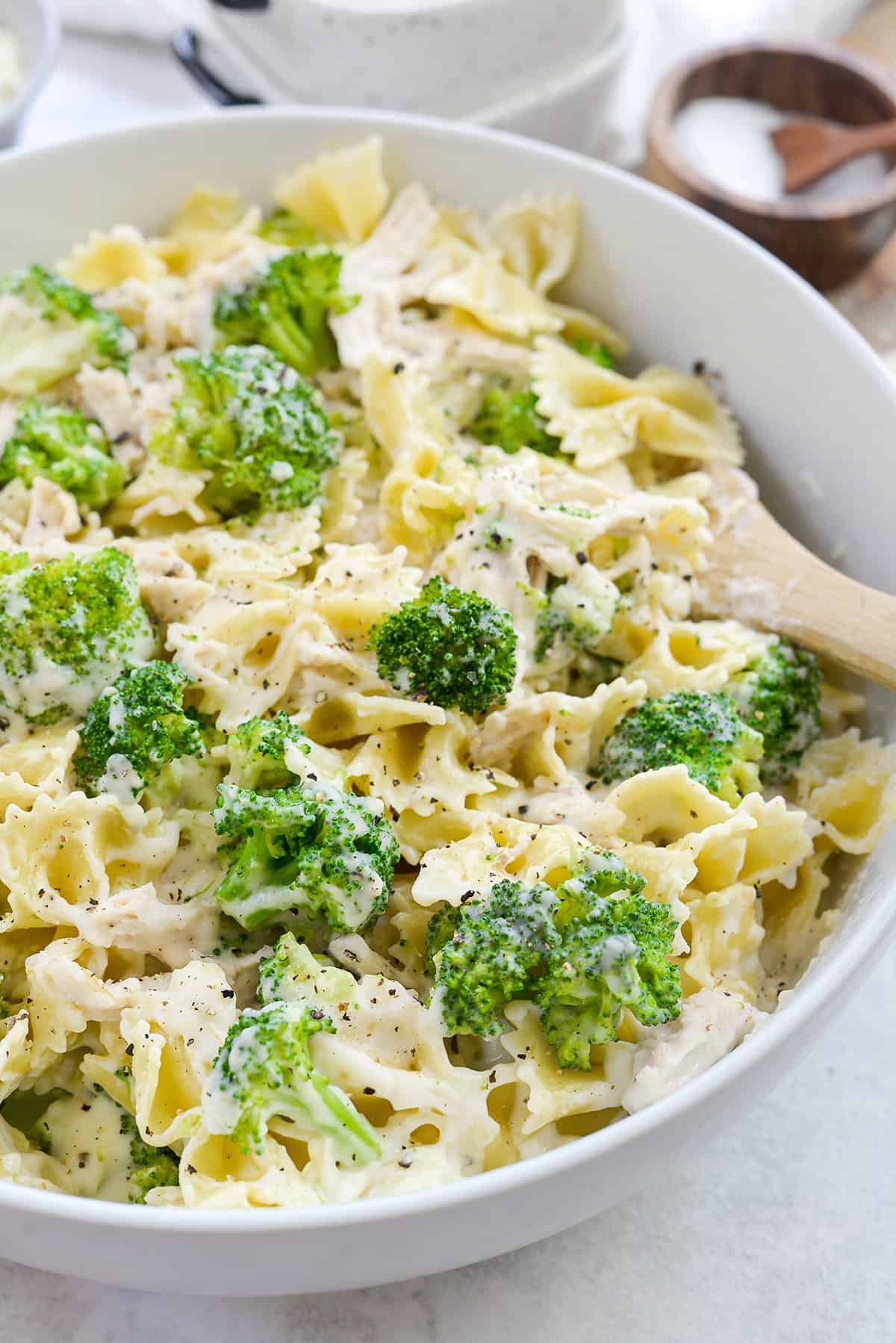 creamy chicken pasta in bowl.