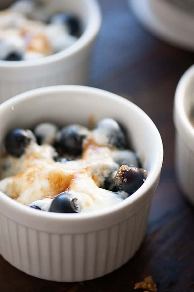 Blueberry Granola Gratin - a healthy dessert or snack that is ready in less than 5 minutes! 