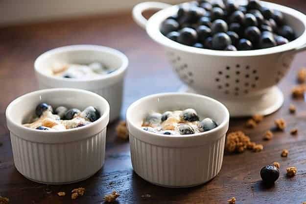 Blueberry Granola Gratin - a healthy dessert or snack that is ready in less than 5 minutes! 