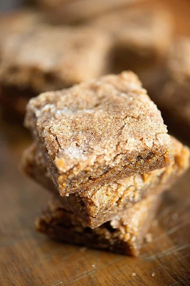 blonde brownie with cinnamon sugar topping