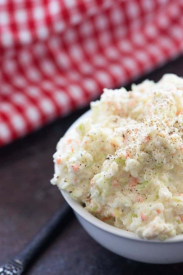 My mama makes this easy colelsaw recipe all the time. It's a family favorite!