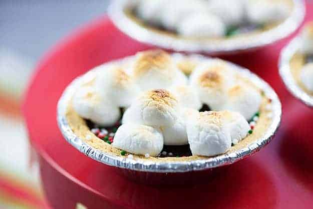 These little s'mores pies are the perfect holiday treat with just 5 ingredients! Who doesn't want an entire mini pie to themselves? :)