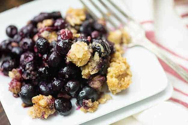 Anyone else love fruity desserts? This blueberry crisp is so easy!!