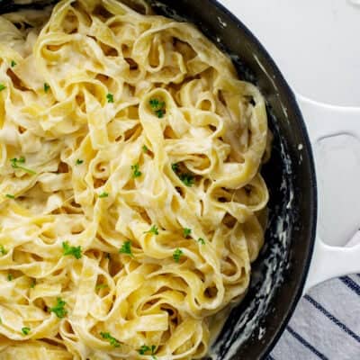 homemade alfredo sauce recipe in pan.