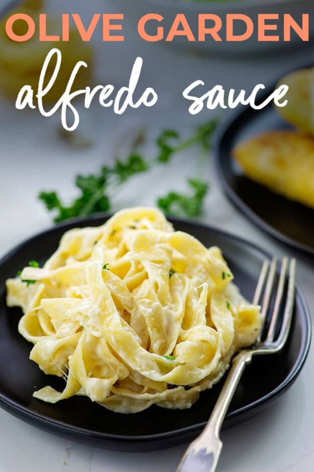 Olive Garden recipe for fettucine Alfredo on a black plate.
