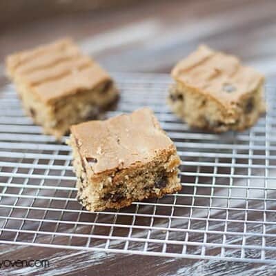 A few squares of peanut butter snack cakes on a cooling rack.