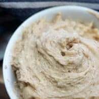 Cinnamon Honey Butter - just like from the steak house! Top your biscuits, waffles, pancakes, and rolls with this simple honey butter! #recipe #honey #butter