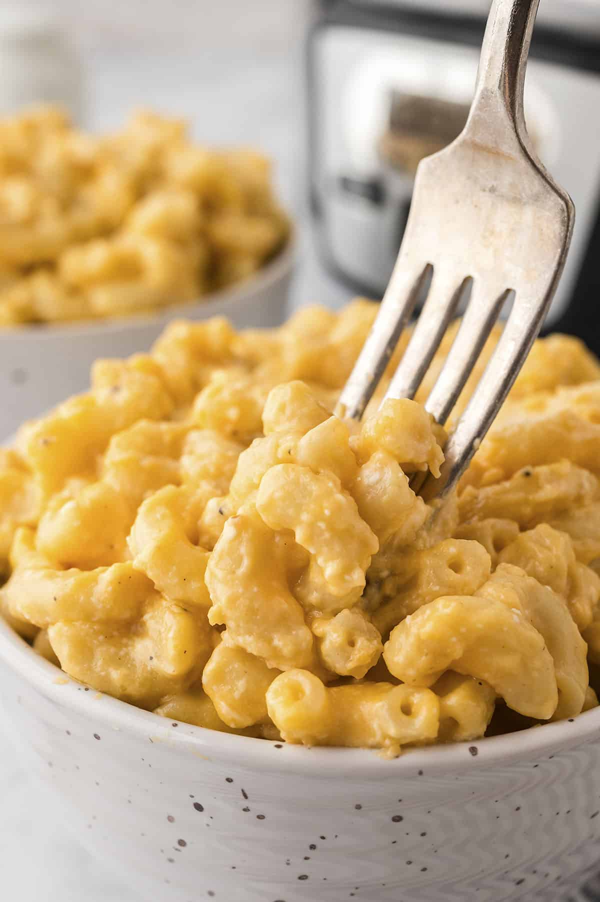 Crock pot mac and cheese on fork.