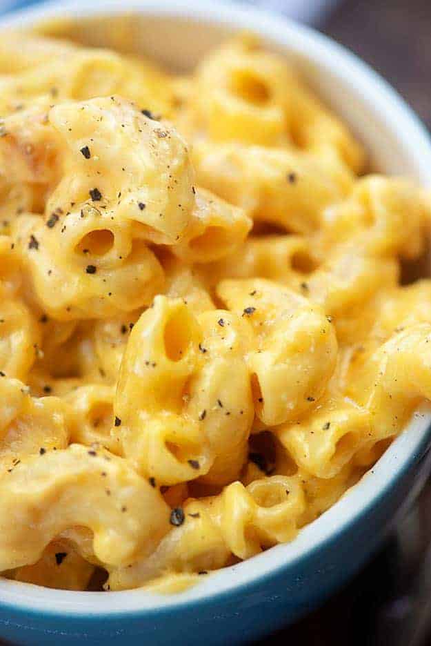 A close up of macaroni and cheese in a bowl.