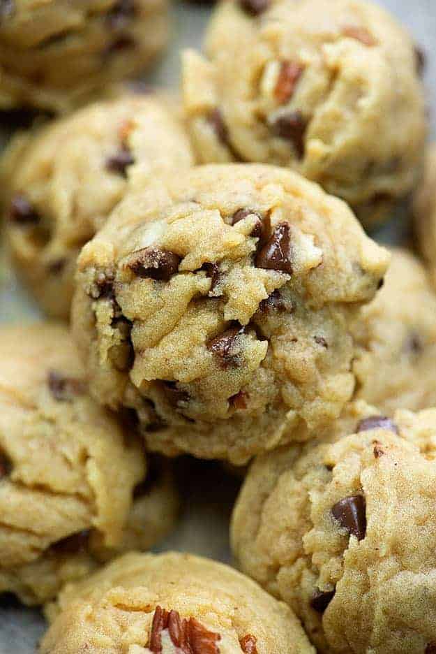 chocolate chip pecan cookies