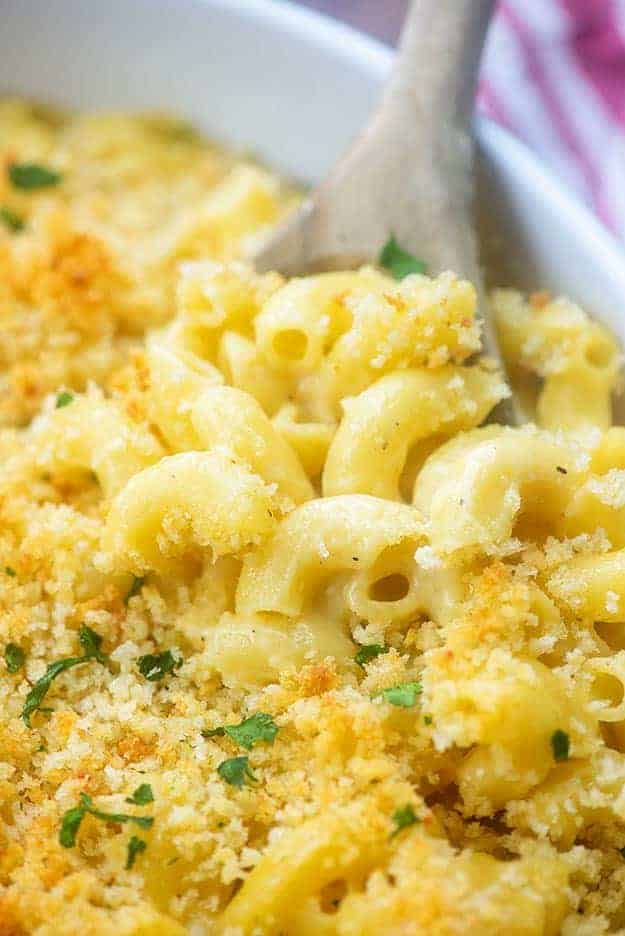 Macaroni and cheese with bread crumbs on top