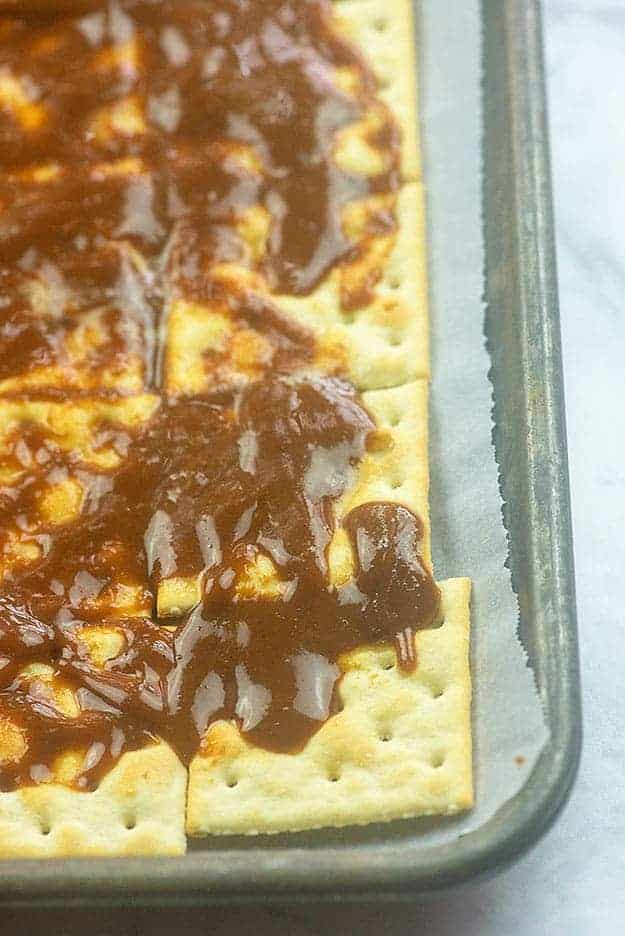saltine crackers with toffee