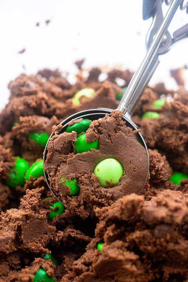 Mint Chocolate M&M's Fudge - Pins and Procrastination