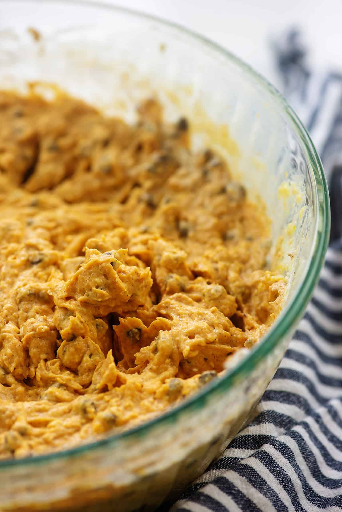 no bake pumpkin pie filling in glass bowl