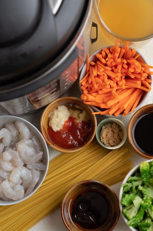 ingredients for Instant Pot lo mein.