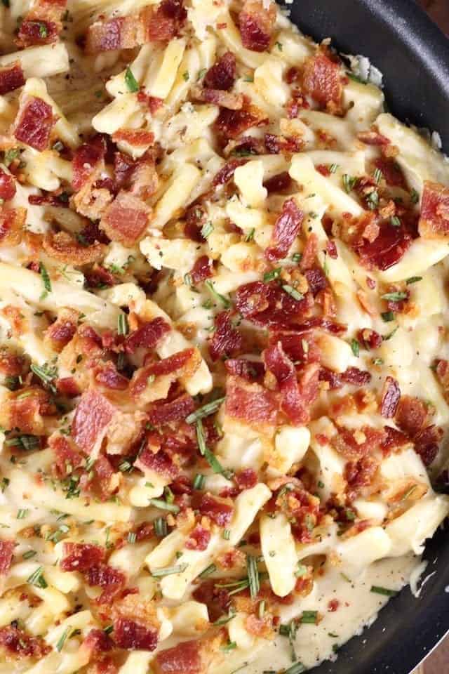 close up of bacon mac and cheese.