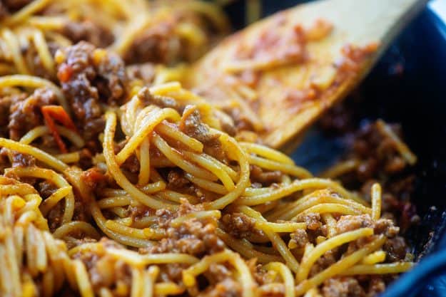 spaghetti in skillet.