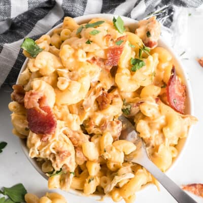 overhead view of bacon mac and cheese in bowl.