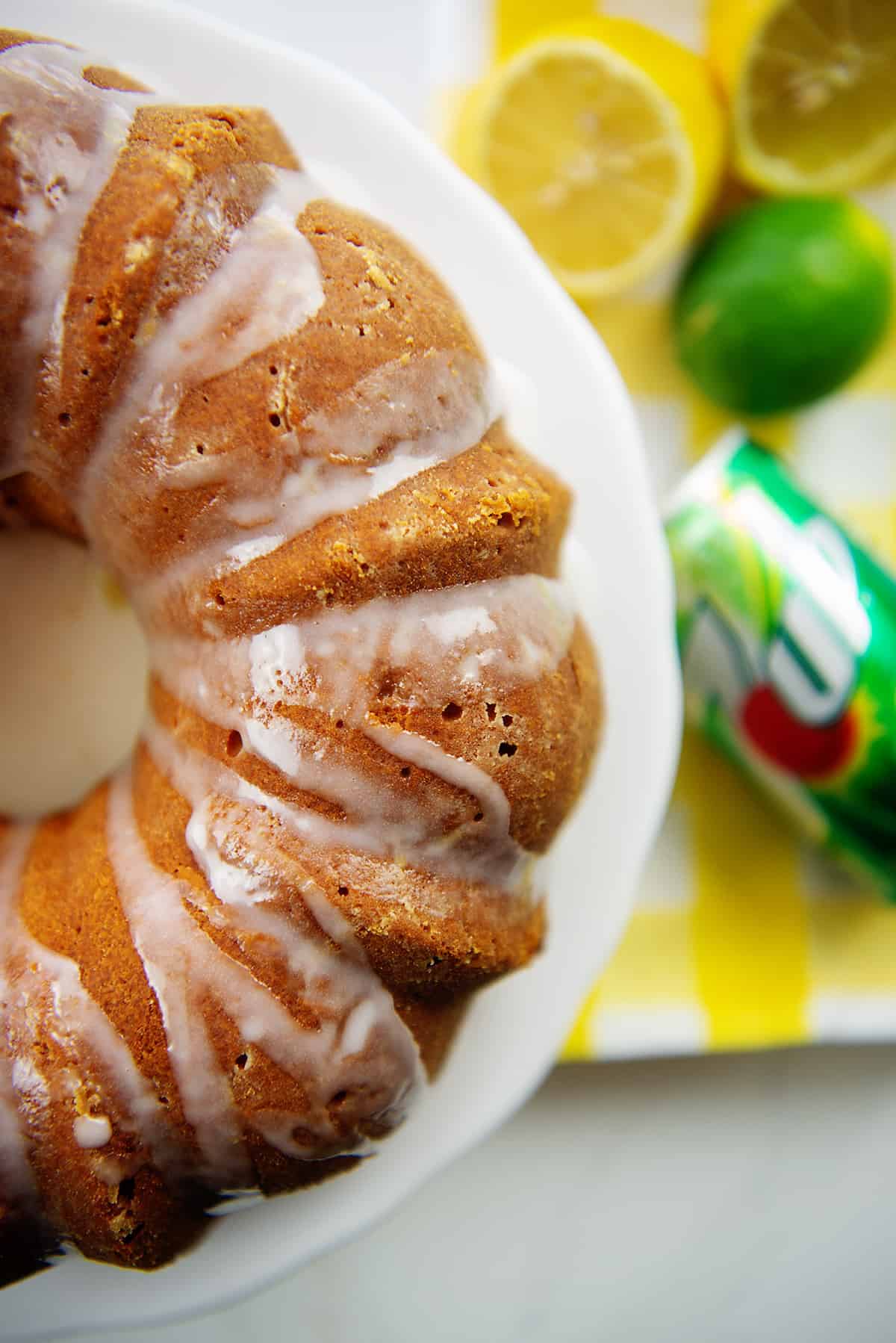 overhead view of 7 Up cake on white cake stand next to cans of 7 up.