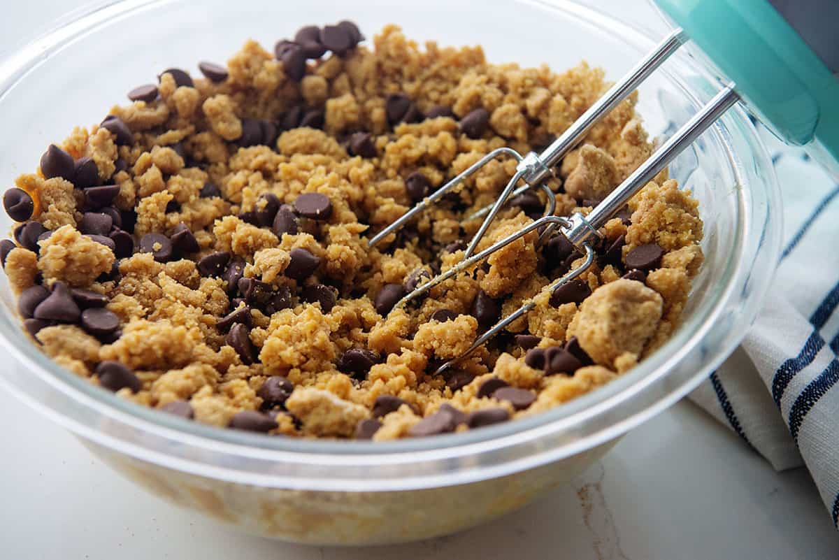 peanut butter cookie dough in glass bowl.