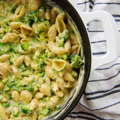 broccoli macaroni and cheese in sauce pan.