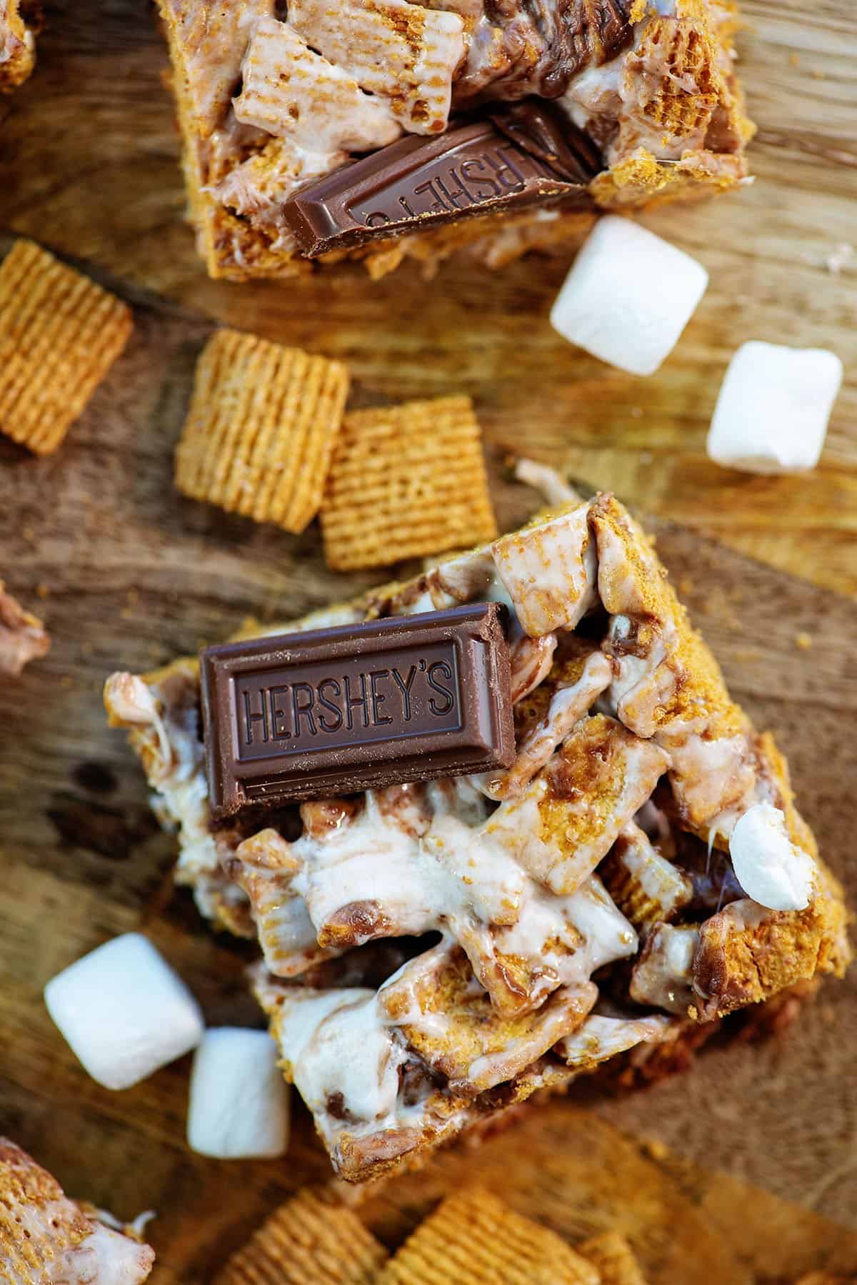 Golden Graham bars on wooden board.