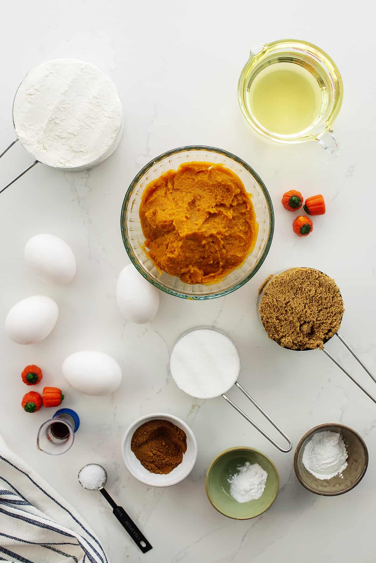 ingredient for pumpkin bars recipe.