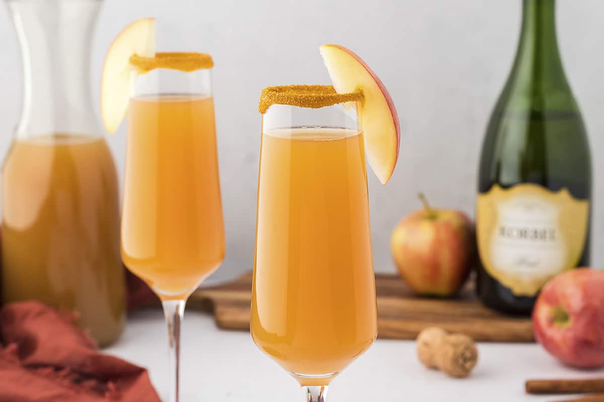 apple cider mimosas in glasses.