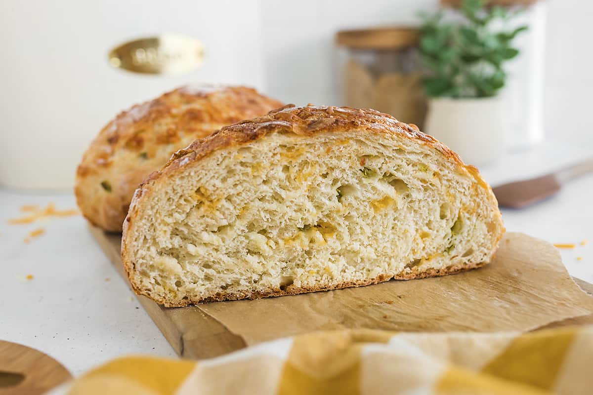 Jalapeno Cheddar Dutch Oven Bread