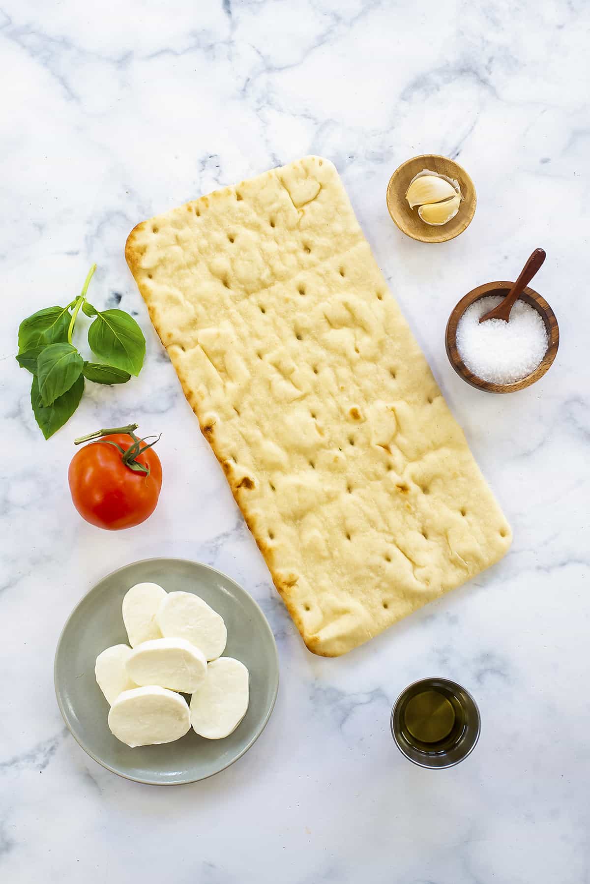 Ingredients for margherita flatbread pizza.