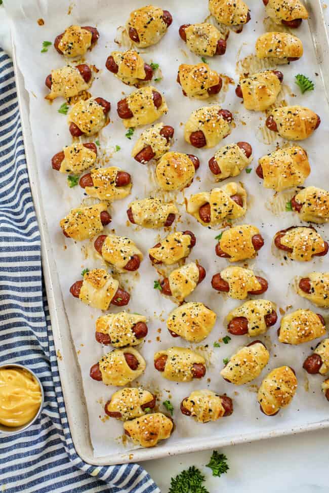 Lil smokies pigs in a blanket buns in my oven