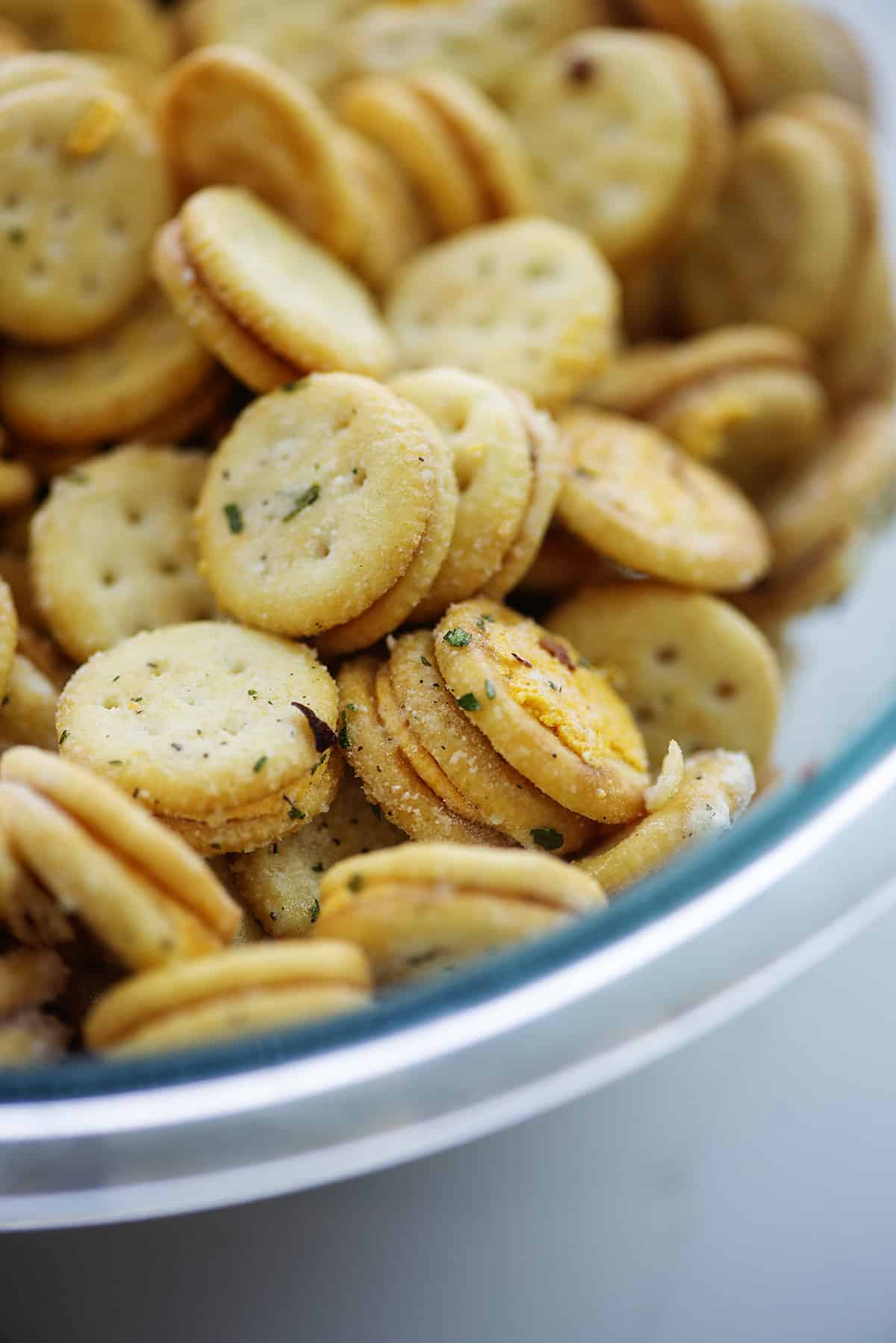 Ritz bitz crackers in bowl.