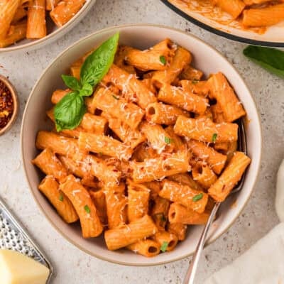 Spicy rigatoni in a bowl.