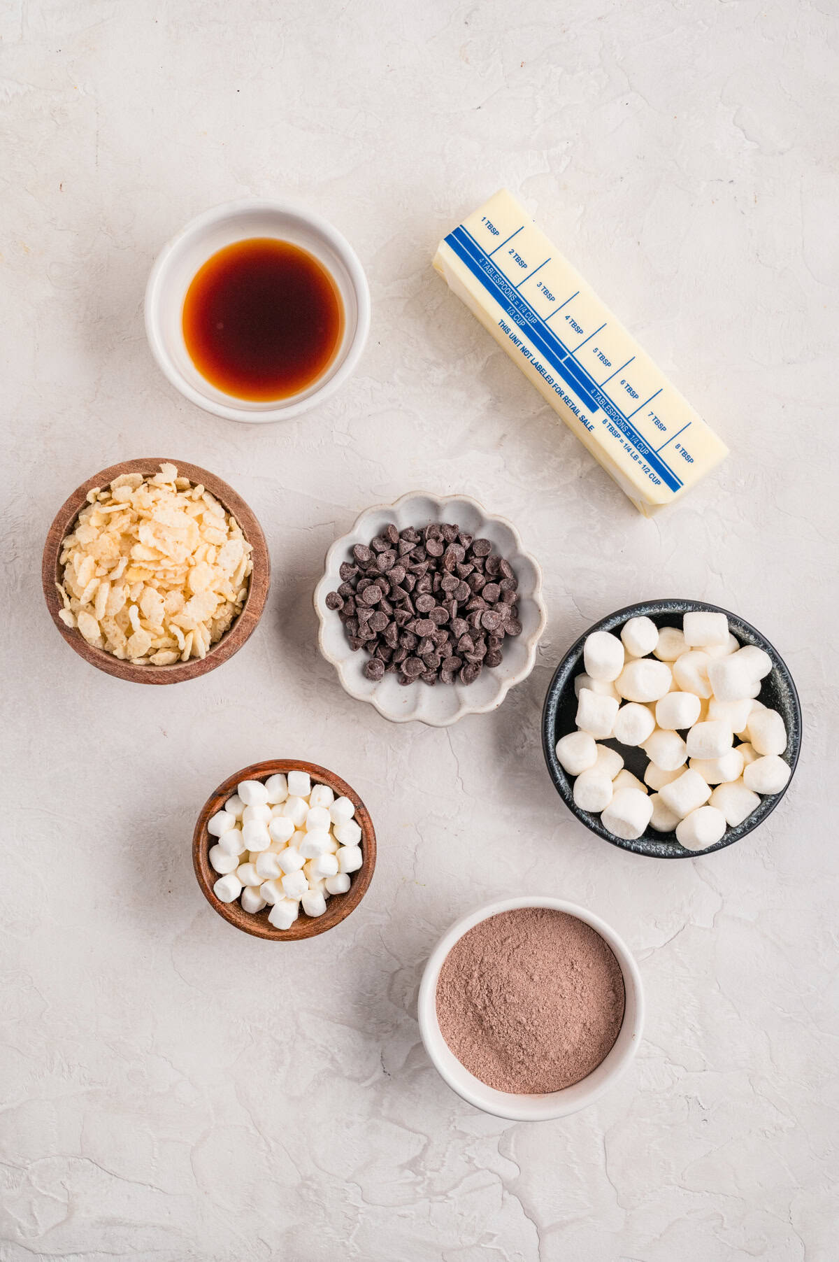 Ingredients for hot chocolate rice krispies treats recipe.