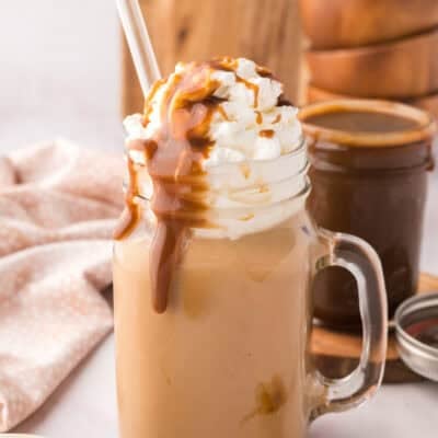 Butterscotch latte in mason jar with handle.